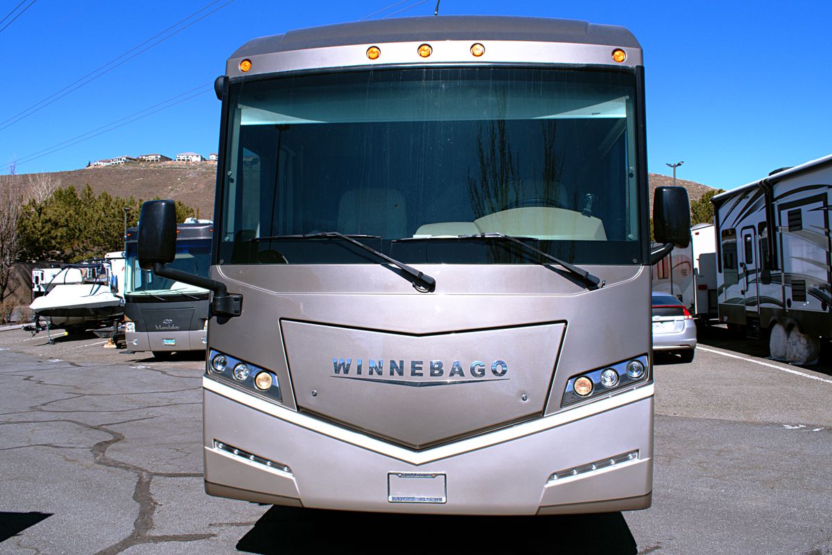 Winnebago Forza 36G Exterior Pictures